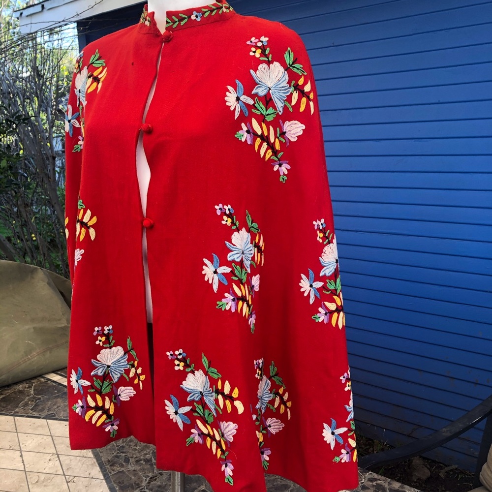 H/P❤️VINTAGE Red Hand Embroidered Boho Cape Wrap!